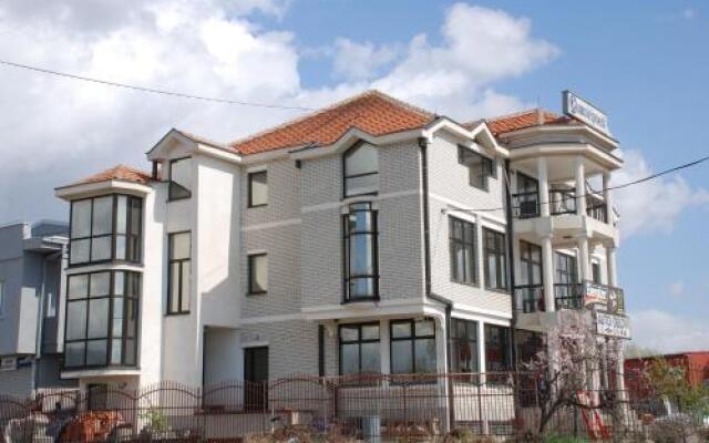 M Garni Hotel