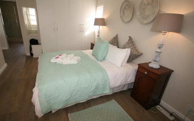 York Mews 14 by CTHA