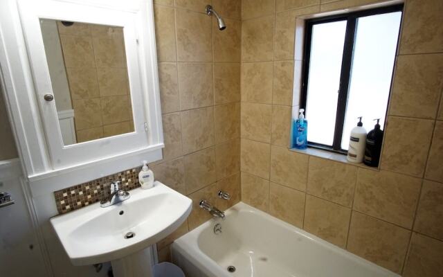 Beautiful Bungalow Next to Unc-free Cruiser Bikes!