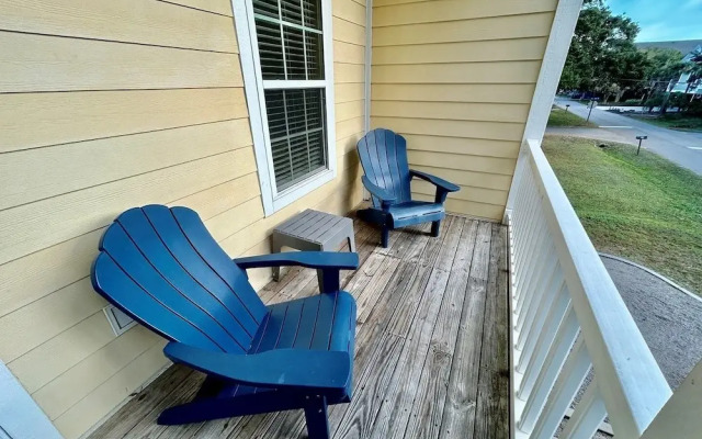 Summer's Den 5 Bedroom Home by RedAwning
