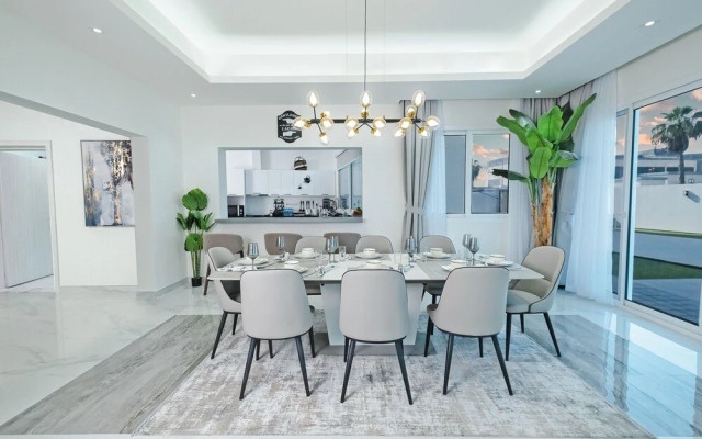 LUX White Modern Villa