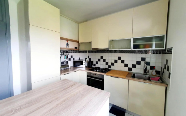 Franko's Cozy Apartment with garage