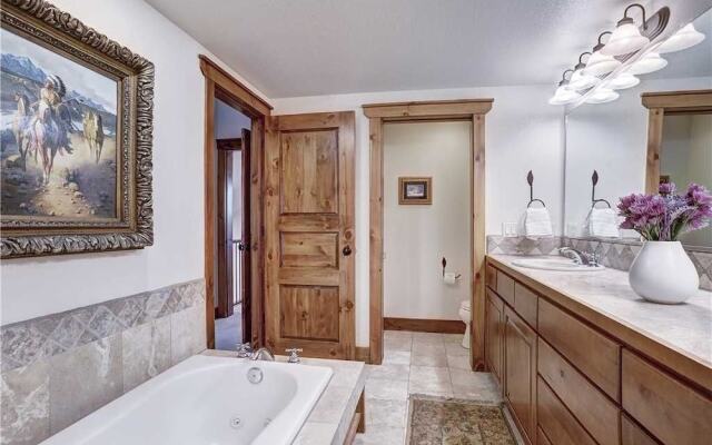 Amber Sky - Ski-In/Ski-Out by RedAwning