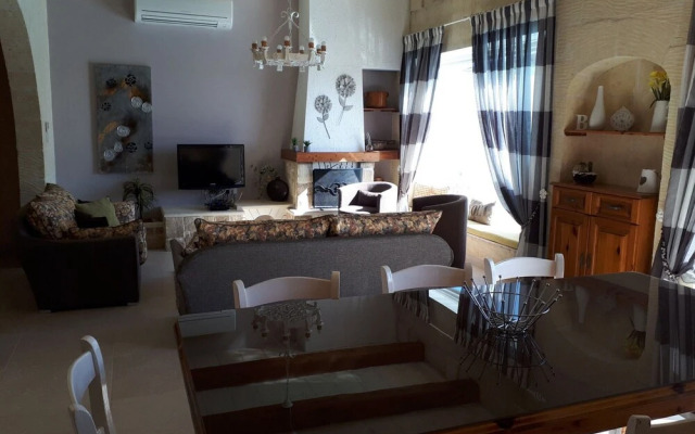 Twilight Gozitan Farmhouse With Pool