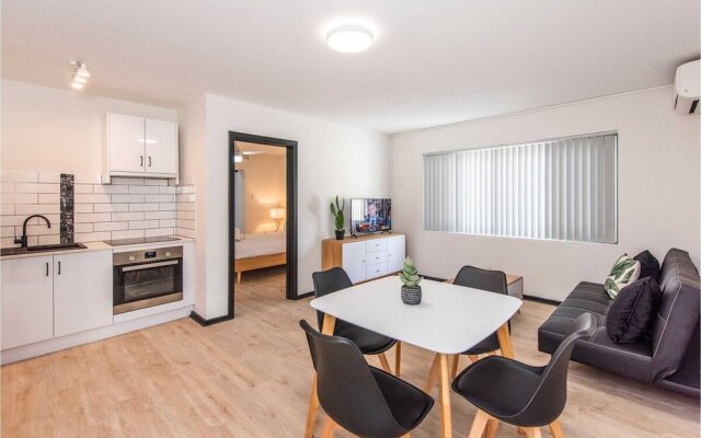 Comfortable Living Space Close to Foreshore & Cbd