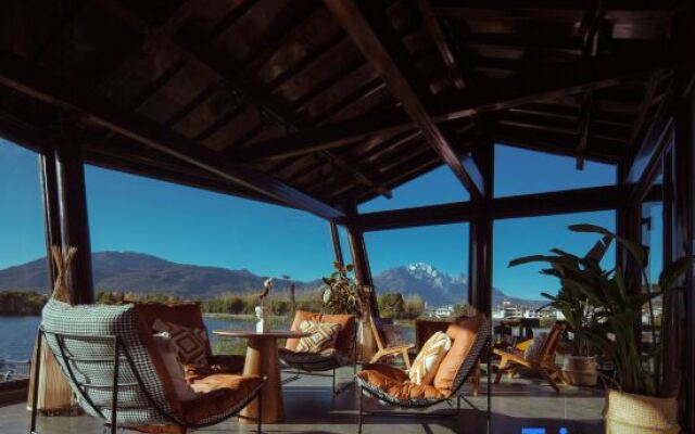 EARTHGAZE•STARSPANNG: 180-Degree Snow Mountain View Homestay (Lijiang Ancient Town Branch)