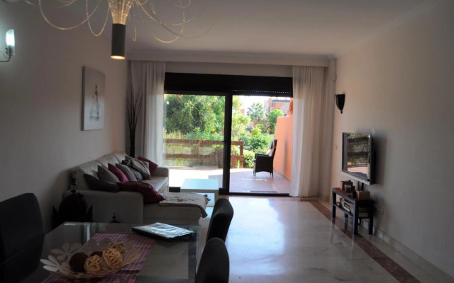 Precioso apartamento con jardín y piscina comunitaria