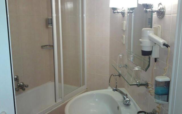 Oz Cakir Hotel