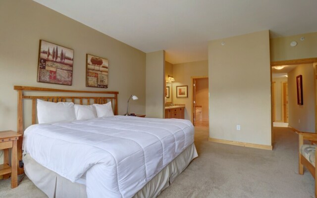 Largest Condo In Passage Point, Vaulted Ceilings, Huge Balcony - PP514 by Redawning