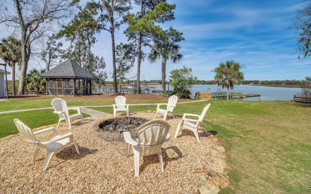 Riverfront Savannah Getaway w/ Pool & Dock!