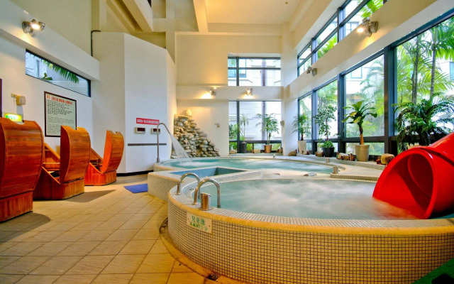 F Hotel Tainan