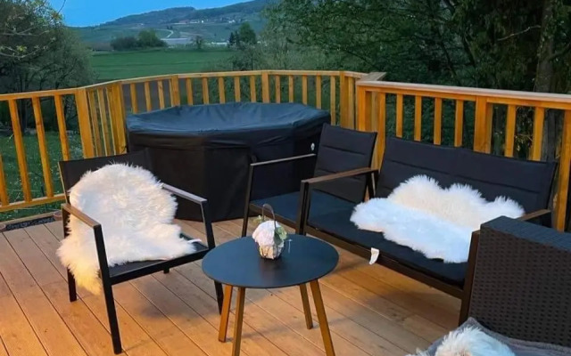 Glamping Holiday House with hot tub- Hisa oddiha