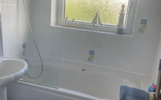 Stunning Beautiful 4-bed House in South Wales