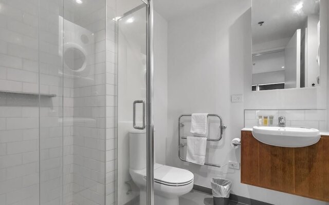 QV Trendy Viaduct Harbour Apartment - 799