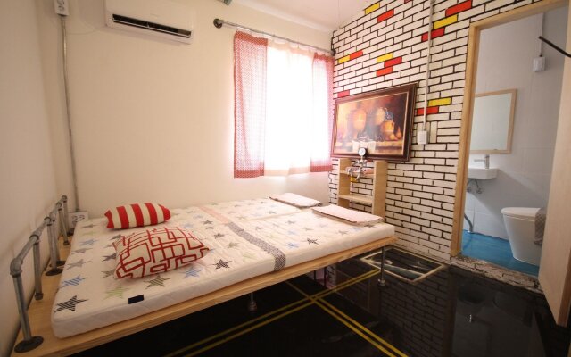 Time Travelers Party Hostel In Hongdae - Foreigners Only