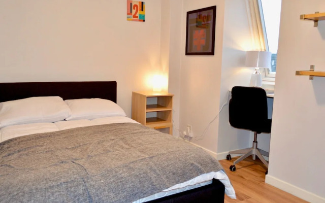 Spacious and Light 3 Bedroom Flat in Scenic Canonmills