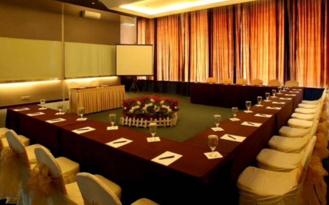 Mikie Holiday Resort & Hotel