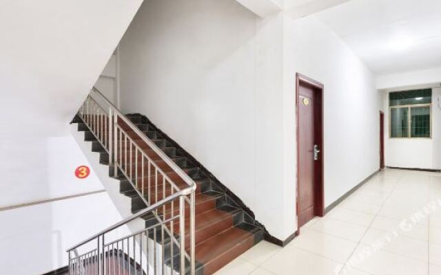 Huixiang Hotel (Haikou High-speed railway East station Wuyue Plaza store)