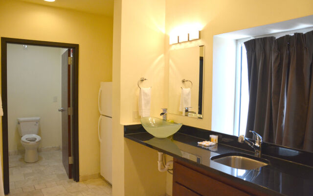 Days Inn & Suites Milwaukee