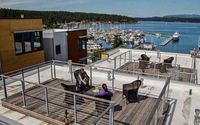 Island Inn at 123 West