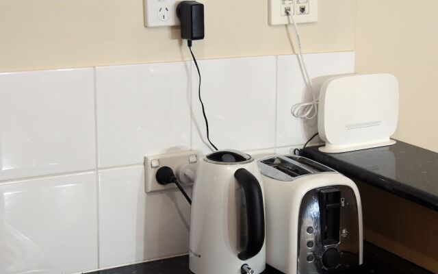 Adelaide Cbd Apartment - 3Br, 2Bath & Carpark