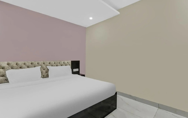 Collection O 85387 Holidays Inn