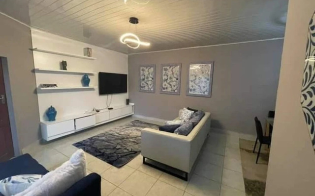 Spacious 2 Bedroomed Semi-detached Fully Furnished Apartment Num01