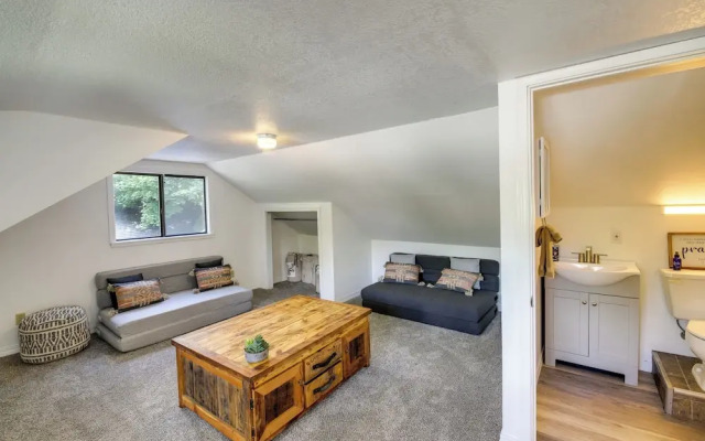 Charming Hamilton Hideaway: Half-mi to Main St!