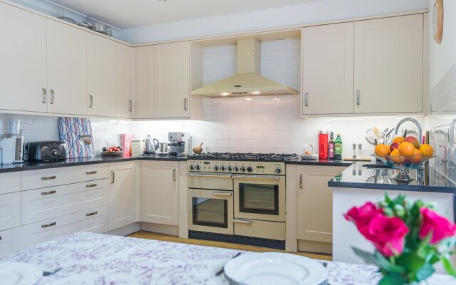 Charming Golders Green Home by Hampstead Heath