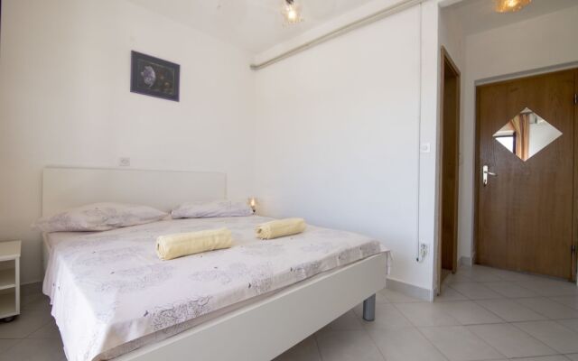 Apartments and Rooms Nikol
