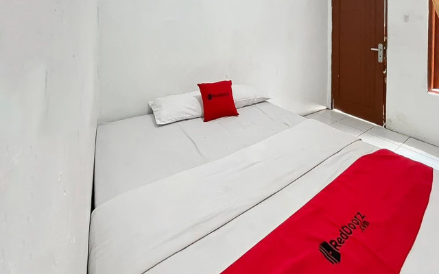 RedDoorz @ Penginapan Bunda Pelabuhanratu