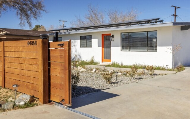 Walpi Ranch - Joshua Tree Getaway W/ Hot Tub, Fire Pit & Bbq! 3 Bedroom Home by RedAwning