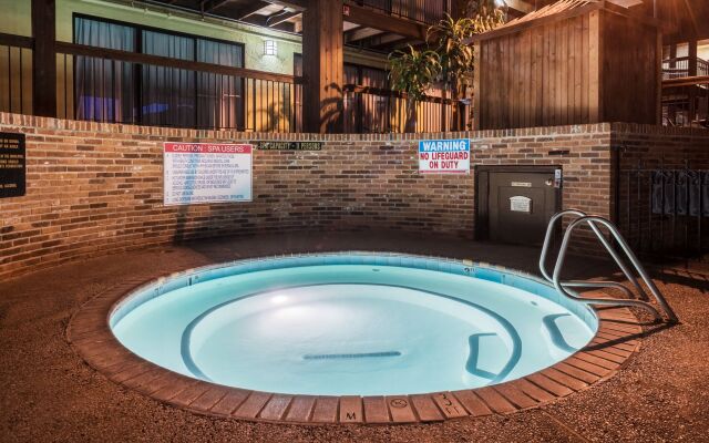 Holiday Inn St. Louis West Six Flags by IHG