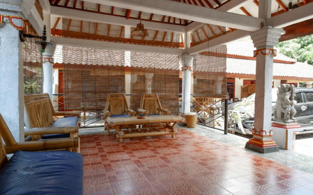 RedDoorz near Mayura Park Lombok 2