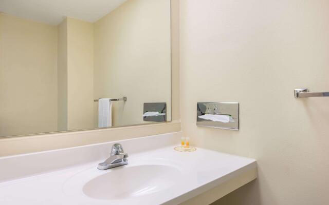 Days Inn by Wyndham St. Louis North