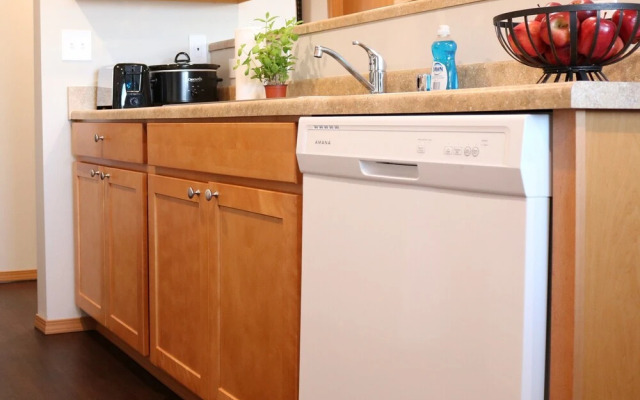 Autumn Leaf Furnished Apartments