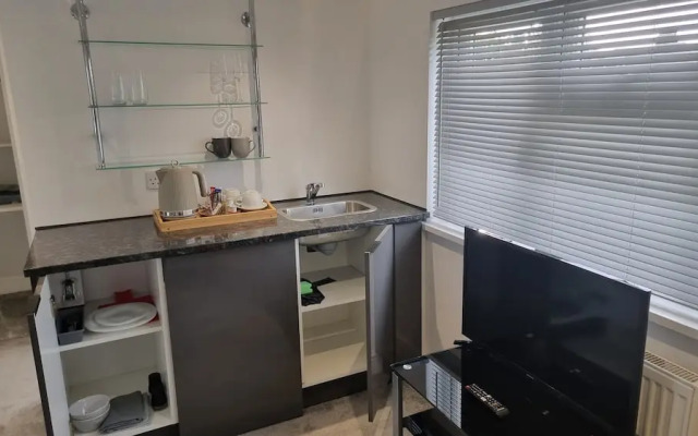 St Albans Stylish Suite With Kitchenette