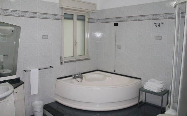 Bed and Breakfast Brezza Marina e Ristorante Shoreline