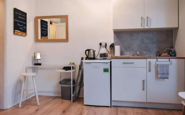 Refurbished Studio Flat Next To Brighton Station