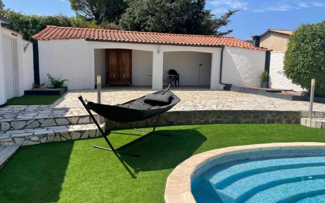Holiday Home in Pouzols-Minervois with Private Outdoor Pool