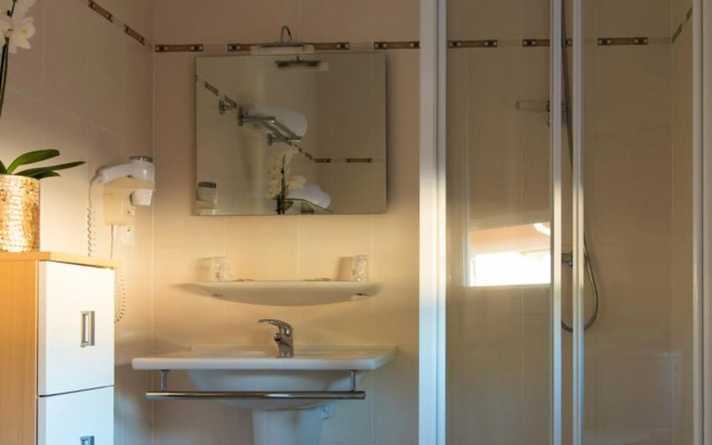 Hôtel CARRER Le Rhien