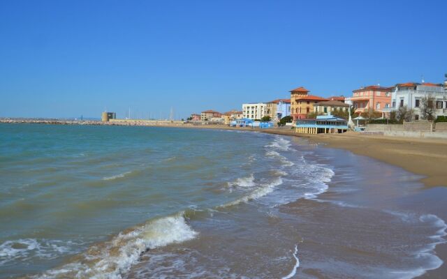 Historic Holiday Home in San Vincenzo near Beach