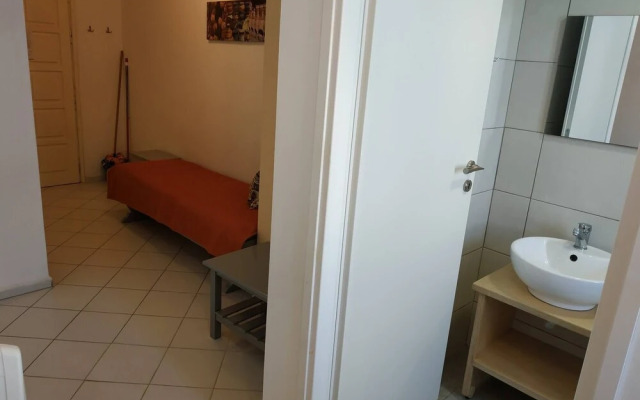 Small Apartment For 3 Pers 70meters From The Beach