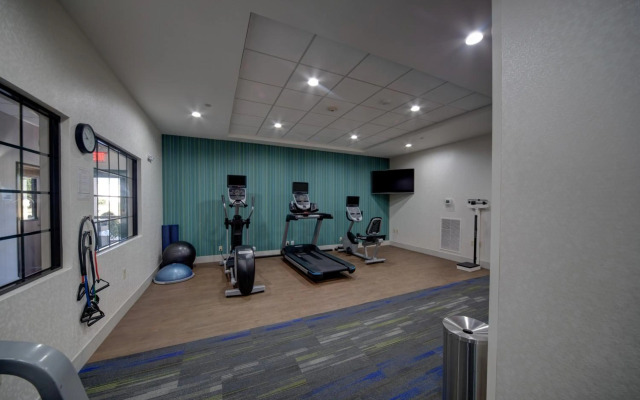 Holiday Inn Express & Suites Yukon by IHG