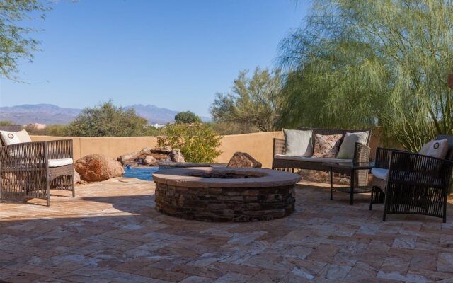 4BR Desert Escape