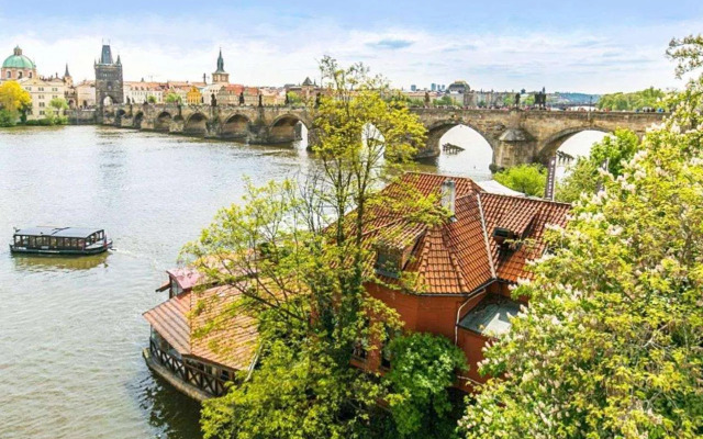 Residence Charles Bridge