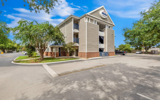 Suburban Studios Lakeland North I-4