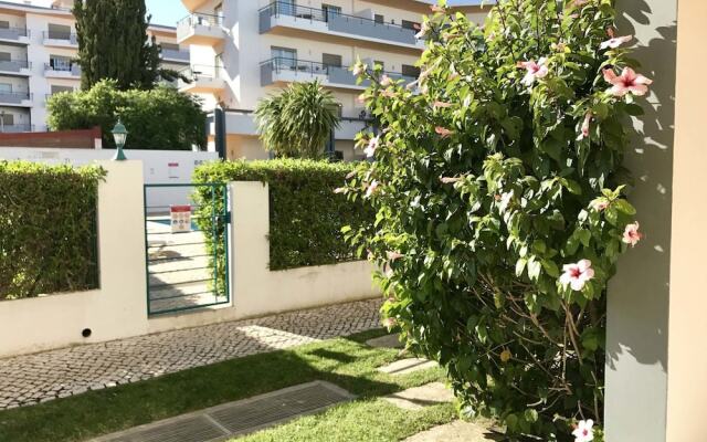 Excellent one Bedroom Apartment in Meia Praia, With Communal Pool