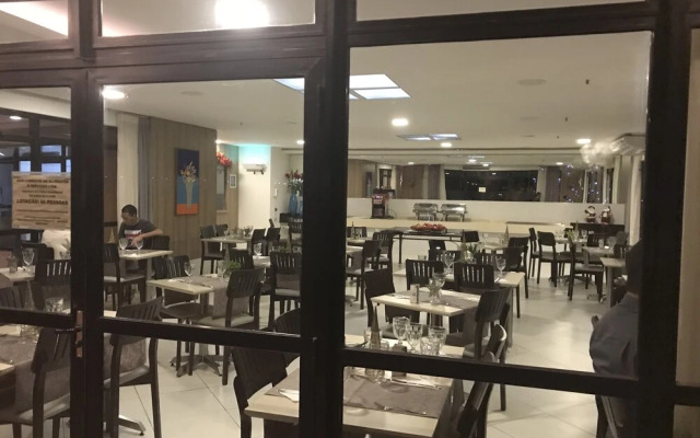 Flats Iate Plaza