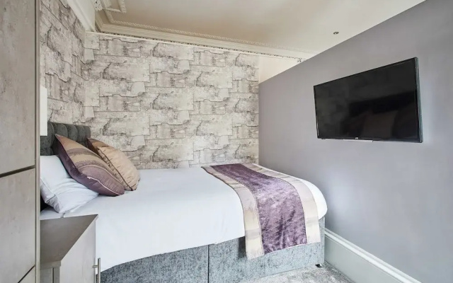 Host Stay Mayford Studio